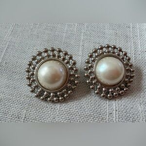 Gildan Silver and Pearl Stud Earrings